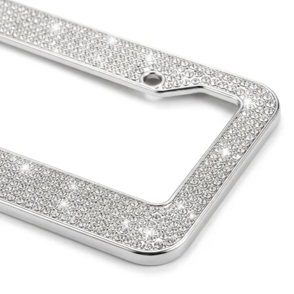 Close-up da Moldura de Placa de Carro Bling de Strass de Cristal Brilhante de Luxo