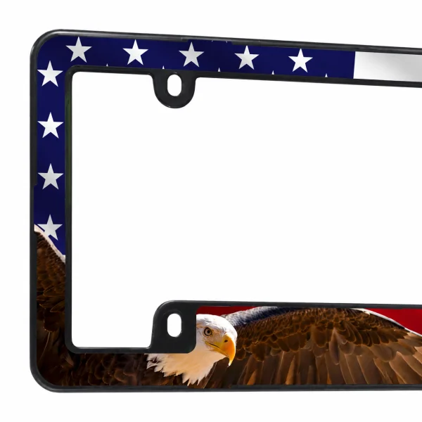 Close-up details van de Universele ABS Kentekenplaathouder met 4 Gaten Satijnglans Amerikaanse Vlag en Realistische Bald Eagle