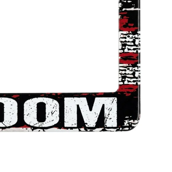 Chi tiết cận cảnh của Khung Biển Số Xe Kim Loại We The People USA Freedom