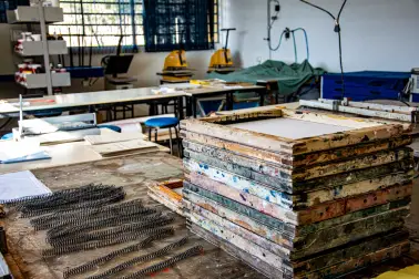 Screen Printing vs. Laser Etching: Which Custom Logo Process Lasts Longer?